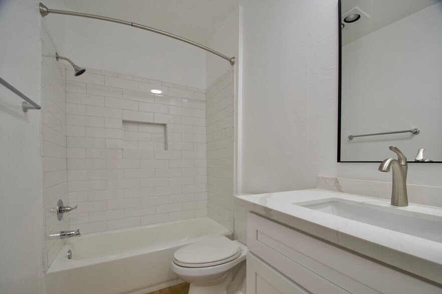 Building Photo - 5652 Colfax Ave