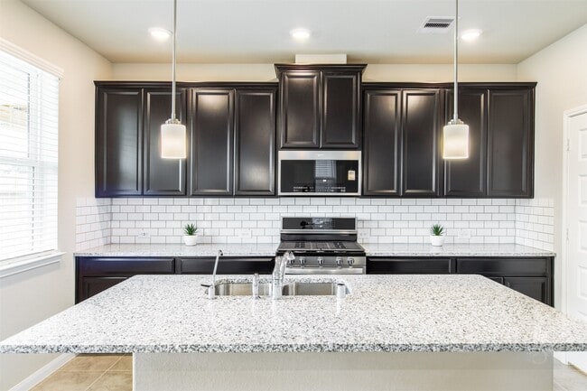 Building Photo - 1524 Beach Oak Dr