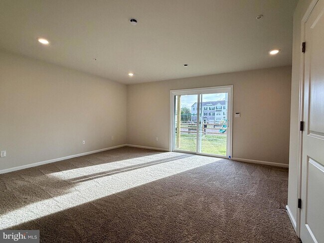 Building Photo - 209 Independence Ct
