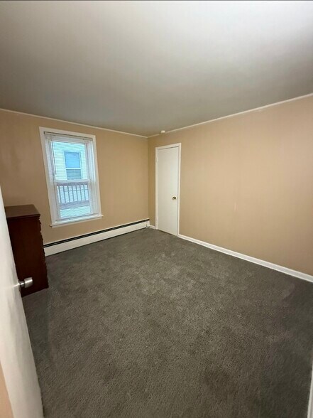 Building Photo - 404 S 4th St