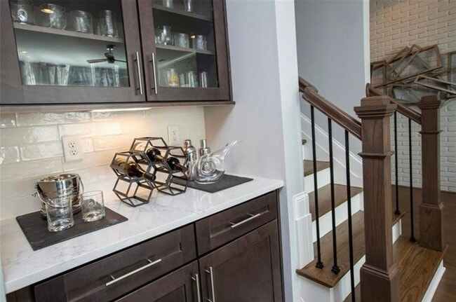 Building Photo - 3458 Fenton Dr