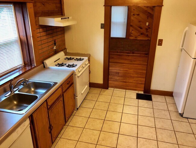 Building Photo - Right by the stadium!! Move in August 2027!! 2 Bed, 1 BA