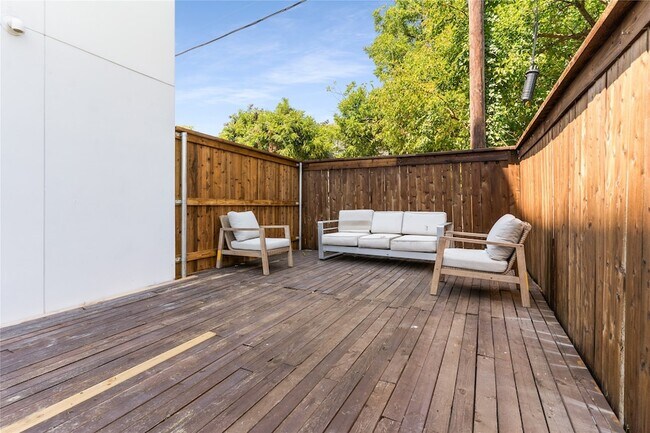 Building Photo - 4223 Delano Pl