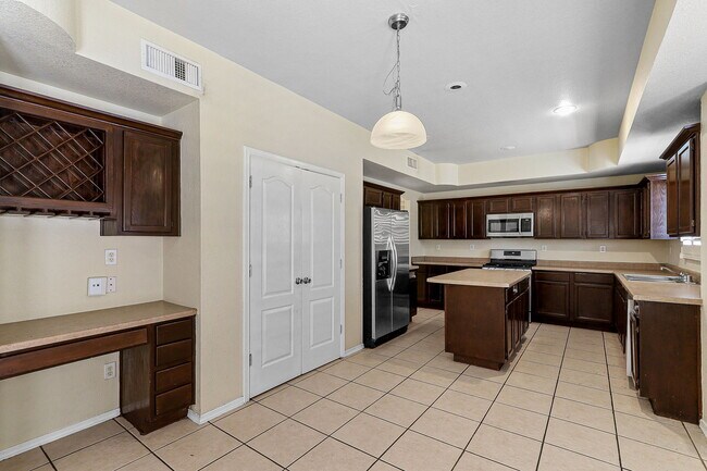 Building Photo - 14180 Robert Ituarte Dr
