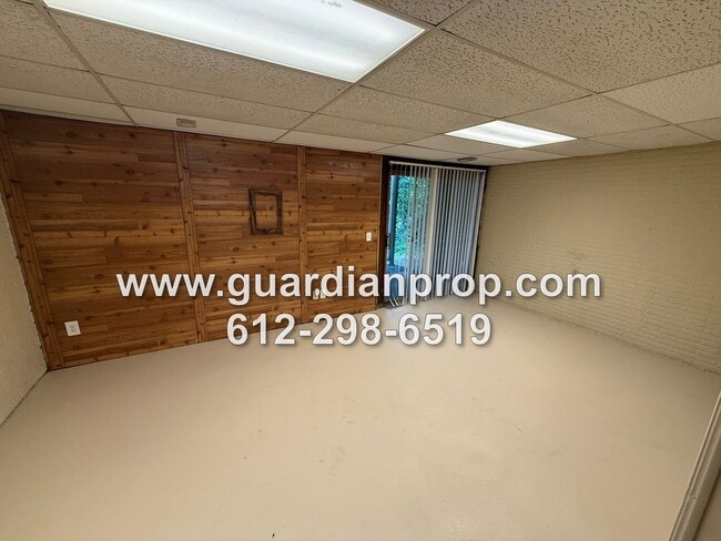 Building Photo - Townhouse Overlooking Pond Available Now, ...