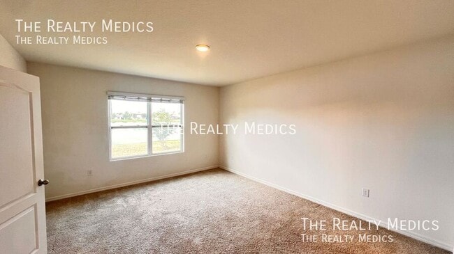 Building Photo - 522 Armoyan Wy