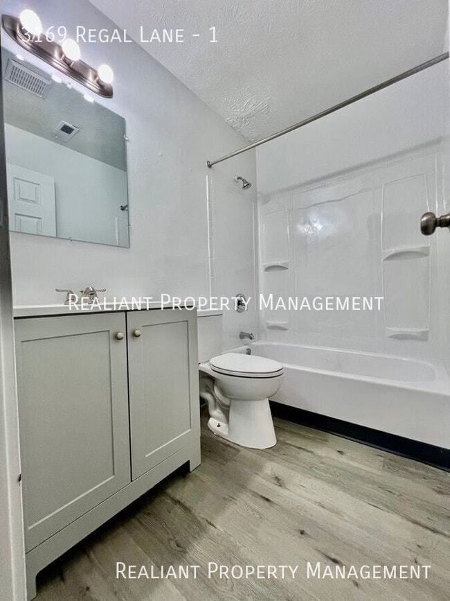 Building Photo - Newly Renovated 2-Bedroom Apartment with M...