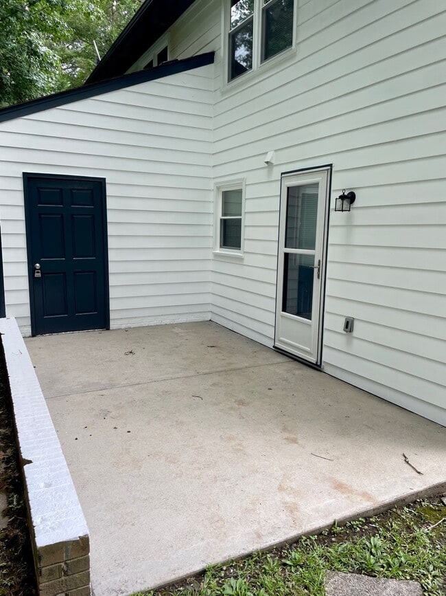 Building Photo - 102 Chevis Dr