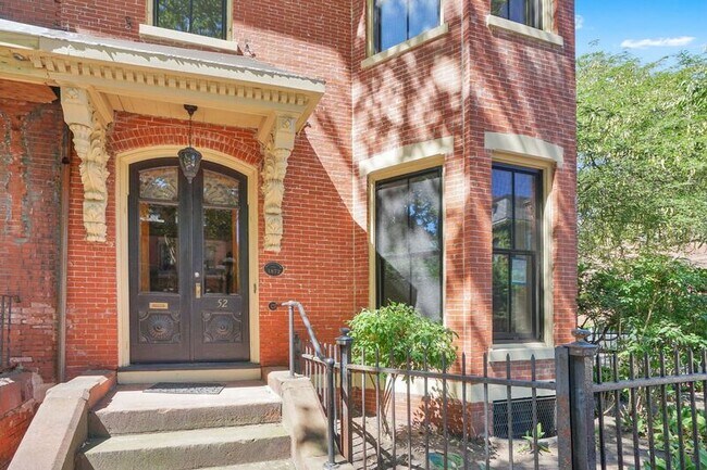 Building Photo - 52 Mattoon St