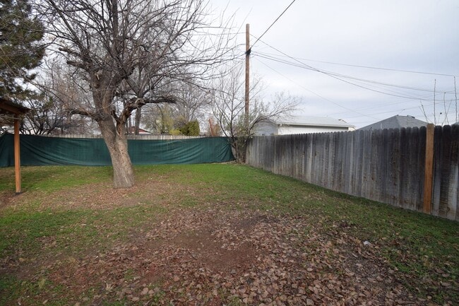 Building Photo - Bright Midvale 3 Bed – Near Fashion Place & Fort Union!!!