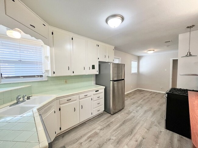 Building Photo - 4901 Rector Ave