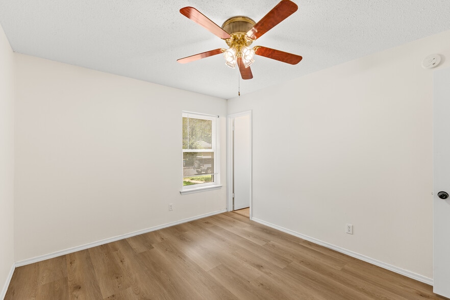 Building Photo - 929 Meadow Mead Dr