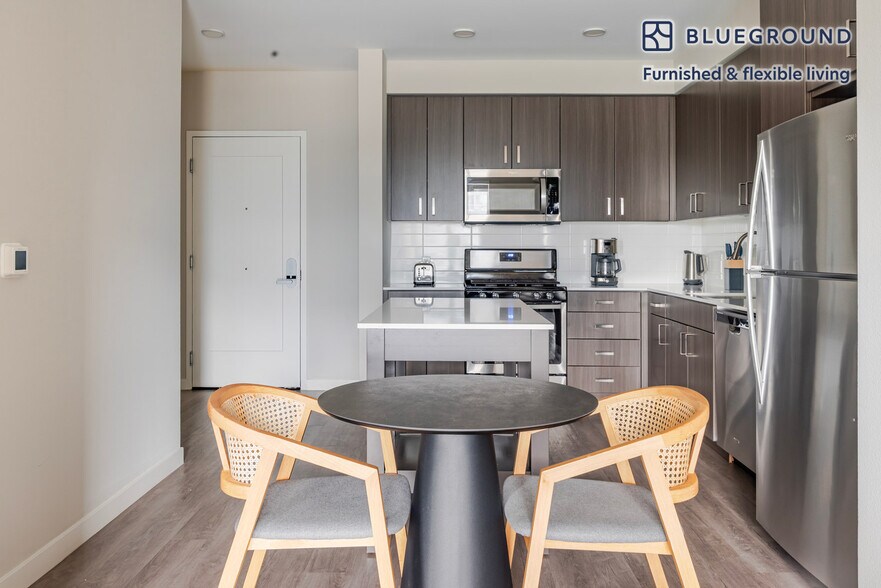 Building Photo - 3560 Rambla Pl