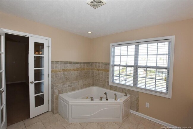 Building Photo - 60 Scranton Ct