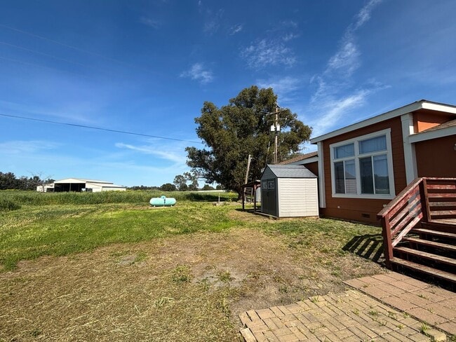 Building Photo - Charming Horse Property - 2 Bed/ 2 Bath with office- Home with Scenic Views and Pasture