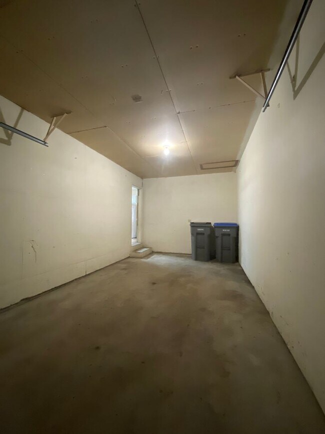 Building Photo - 1007 Zollinger Rd