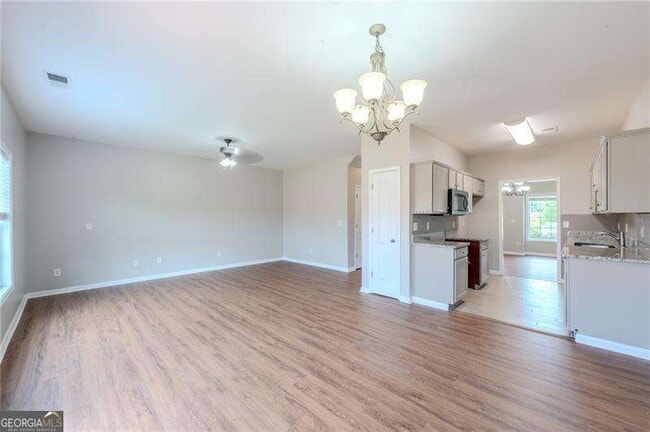 Building Photo - 17 Village Glen