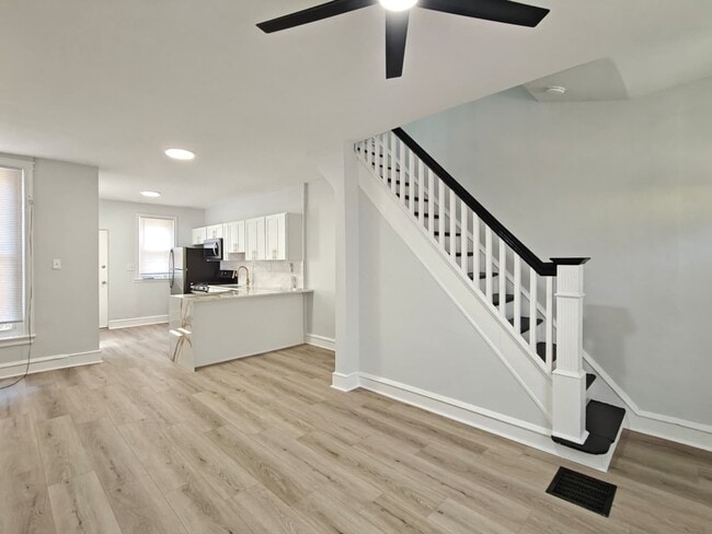 Building Photo - 3032 n stillman-