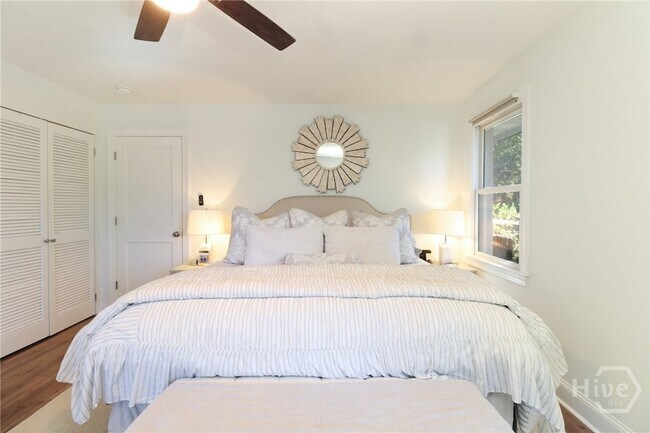 Building Photo - 1092 West Lake Dr