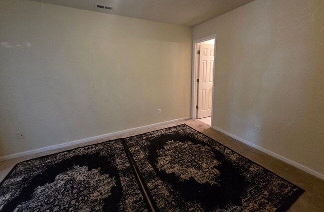 Building Photo - 3BD/3.5BA Townhouse in Town Center!  with Garage and Patio- First Floor Primary Suite