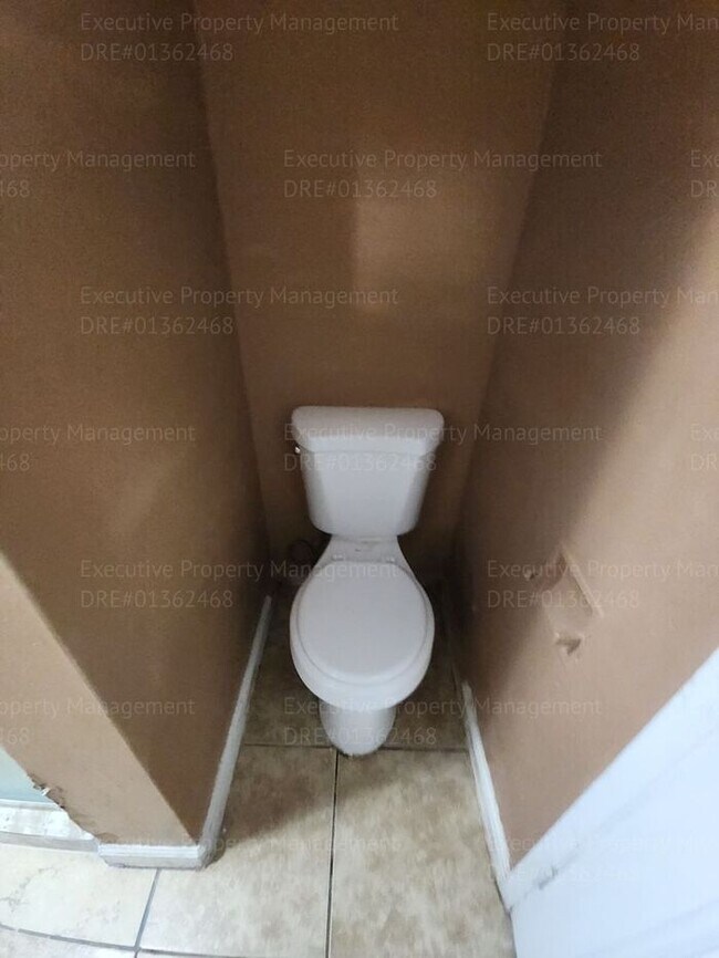 Building Photo - Charming 2 bedroom, 1 bathroom house near ...