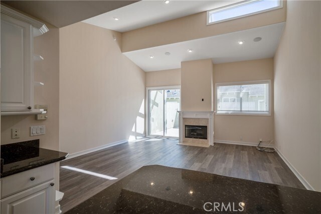 Building Photo - 5562 W 190th St