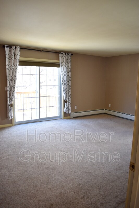 Building Photo - 10 Woodside Dr