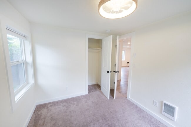 Building Photo - 1413 SW Cambridge St