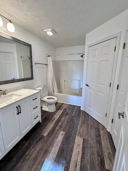 Bathroom Upstairs - 11 Fountain Dr