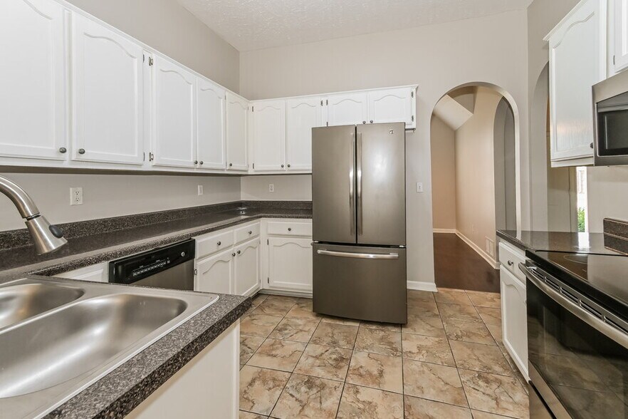 Building Photo - 7389 Ivy Trails Cove