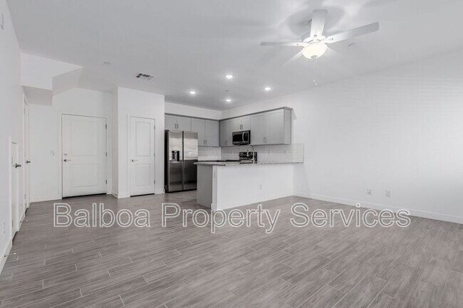 Building Photo - 1318 S 105th Pl