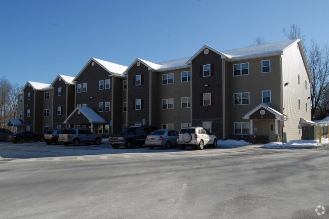 Primary Photo - Oakridge Apartments