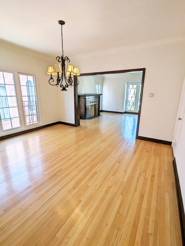 Building Photo - 850 S Mansfield Ave
