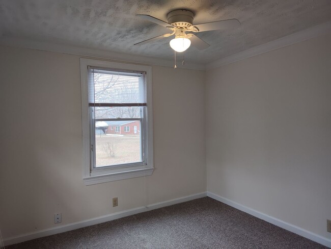 Building Photo - Move-in Ready duplex unit is located in Th...