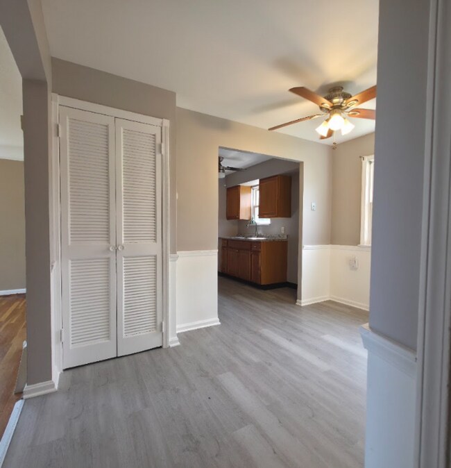 Building Photo - Single Family Home 3 beds 1 bath Available Now!
