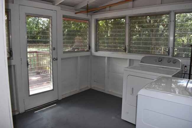 Building Photo - 326 Milledge Rd