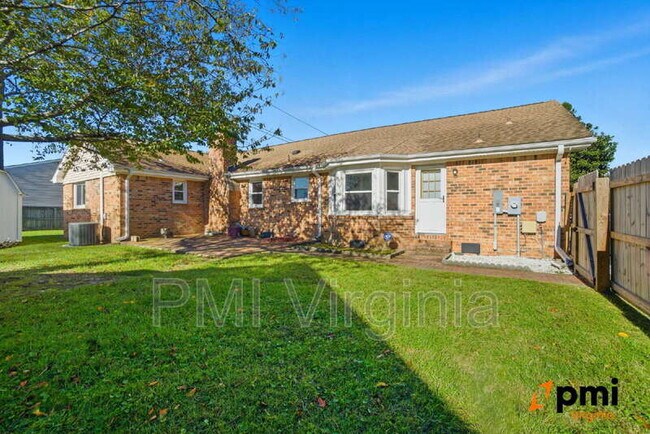 Building Photo - 436 Longleaf Rd