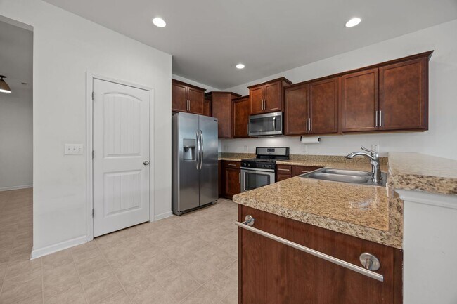 Building Photo - 1709 Shady Oaks Dr