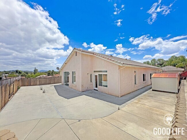 Building Photo - Gorgeous 3B/2BA House w/ Attached Garage, Storage Sheds, and Tons of Space!