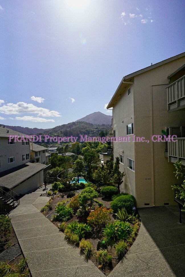 Building Photo - "Charming 1-Bed Condo Retreat in Greenbrae – Spacious 894 Sq Ft Living!"