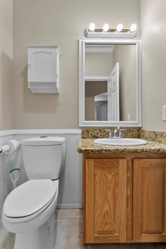 Building Photo - 778 Fairway Dr