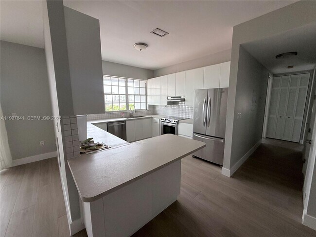 Building Photo - 49 Majorca Ave