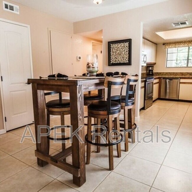 Building Photo - 2001 E Camino Parocela