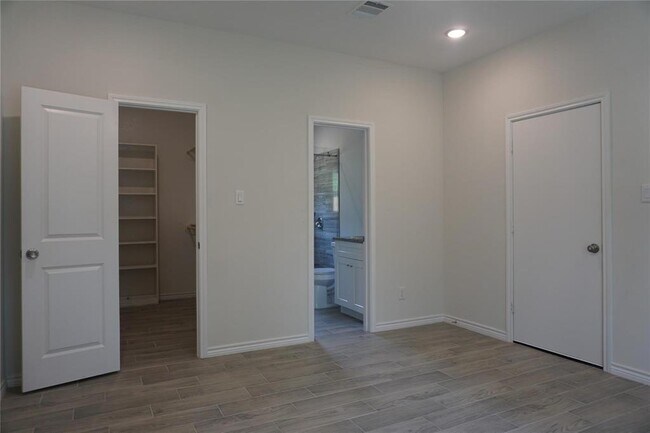 Building Photo - 14848 Lamar Rd