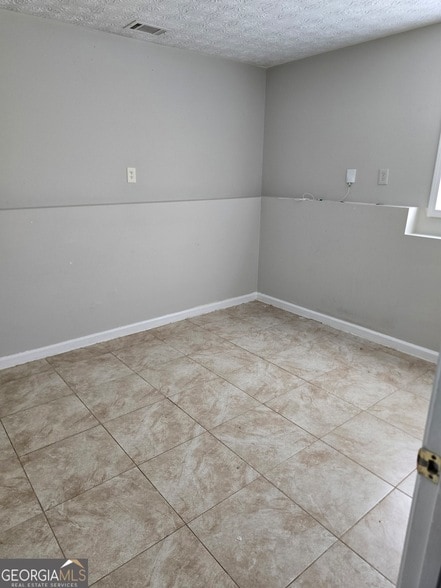 Building Photo - 65 Trelawney Ave