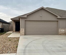 Building Photo - 1013 Preston Trails