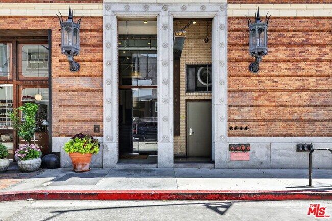Building Photo - 1850 Industrial St