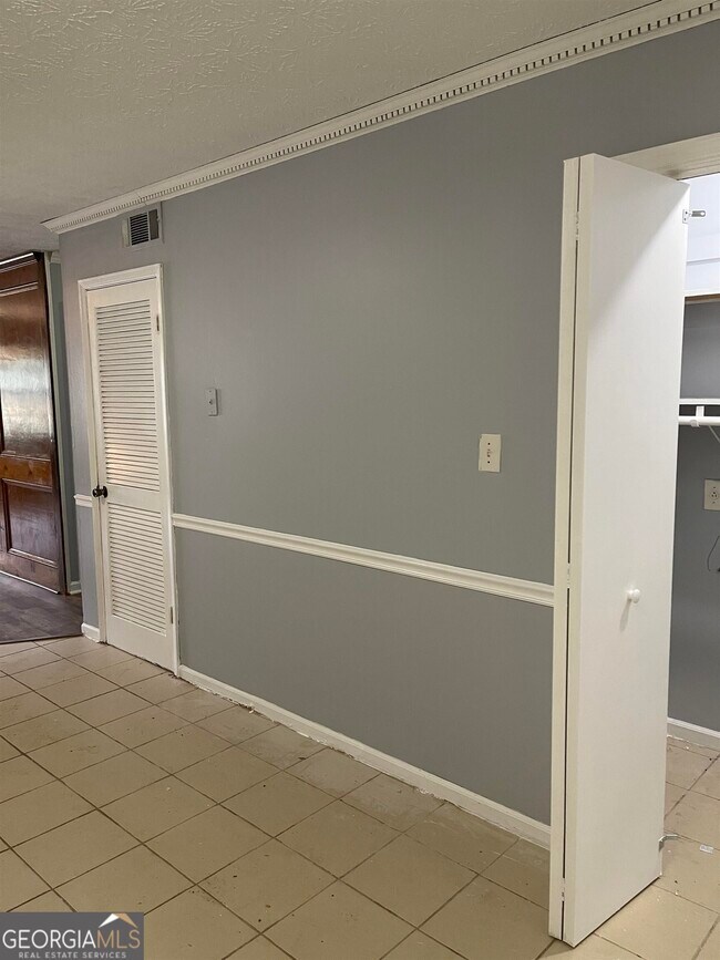 Building Photo - 150 Hunters Ln