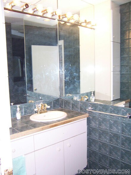 Building Photo - 79 Harvey St