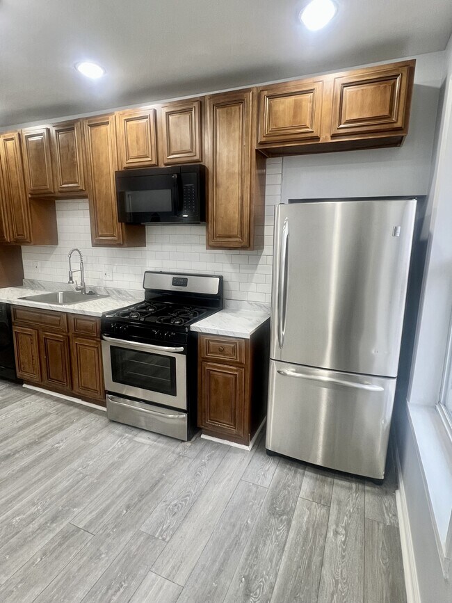 Building Photo - 808 N Streeper St